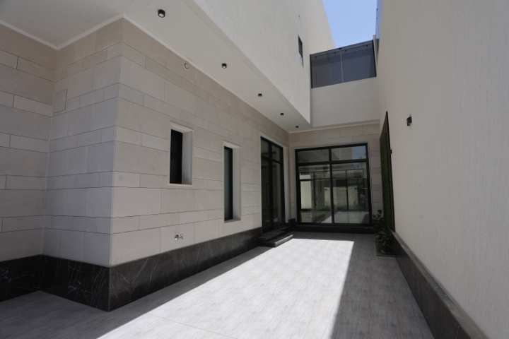 Contracting l07a8783