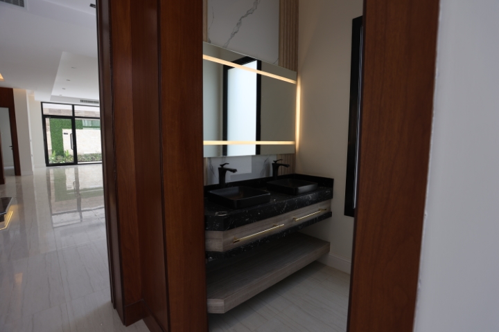 Contracting l07a8786