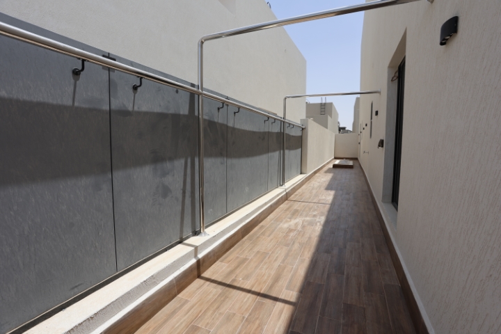 Contracting l07a8835