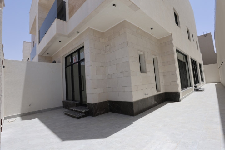 Contracting l07a8845