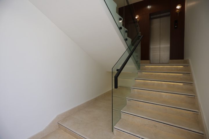 Contracting l07a8894