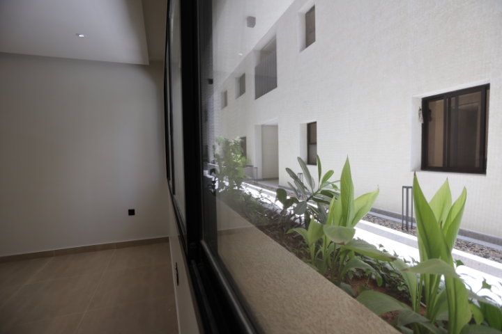 Contracting l07a9045