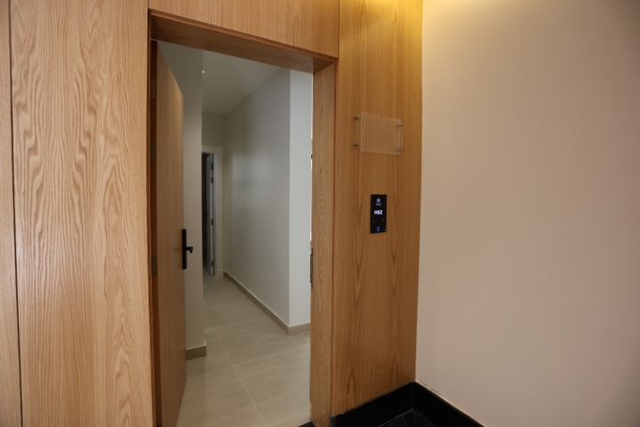 Contracting l07a9061