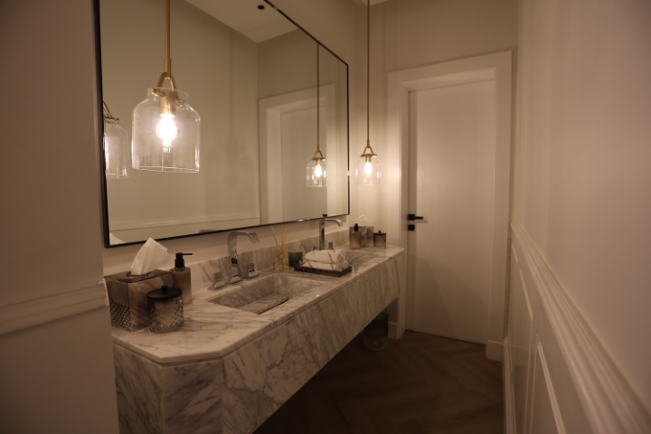 Contracting l07a9097