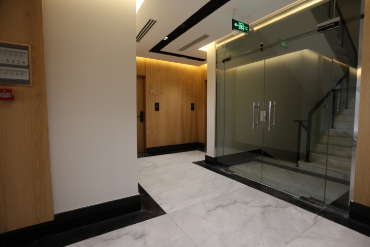 Contracting l07a9205