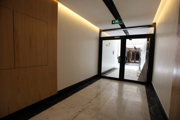 Contracting l07a9206